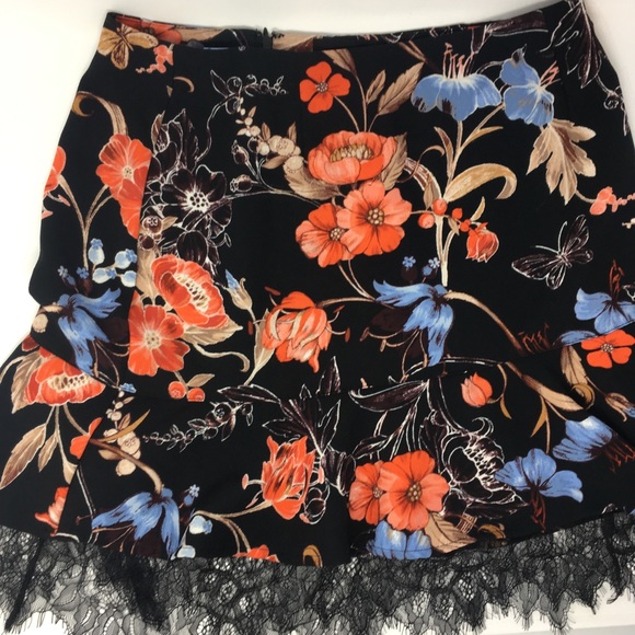 Who What Wear Floral Lace Mini Skirt - Picture 3 of 5